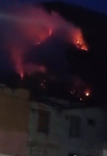 Controlaron dos incendios en Bello y sigue la atención en el cerro Quitasol - crédito X