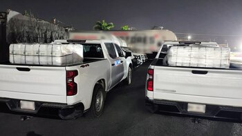 Aseguran más de mil litros de metanfetamina líquida en Culiacán, Sinaloa y mercancía en Durango