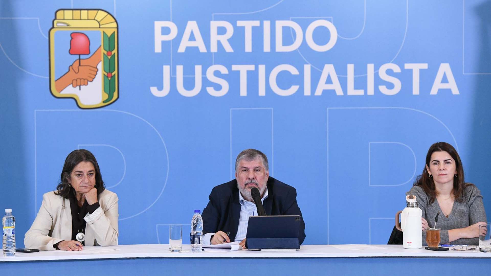 José Mayas condujo la reunión del consejo nacional partidario en la sede de Matheu 130