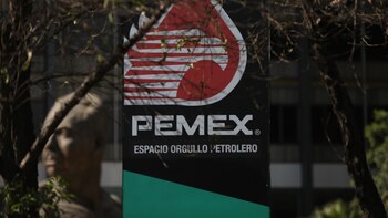 Grupo de Carlos Slim firma