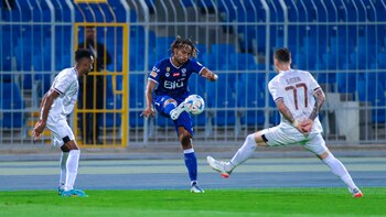 André Carrillo dio una notable asistencia en Al Hilal vs Al Shabab por Liga de Arabia Saudita