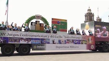 Atletas mexicanos medallistas en Santo Domingo 2026 aparecen en el Desfile Militar: ¿por qué participan?