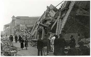 Aunque se calculan alrededor de 30 mil muertos por el sismo, solo se identificaron a poco más de 5 mil victimas. (Archivo Fotográfico y Digital de la Biblioteca Nacional de Chile).