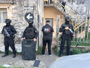 Los hombres fueron detenidos durante