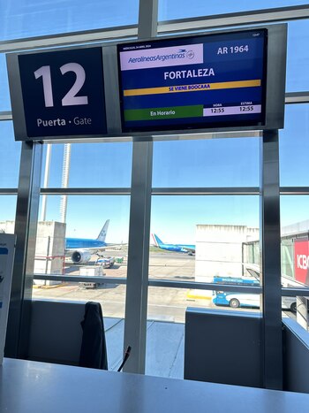 El cartel azul y oro