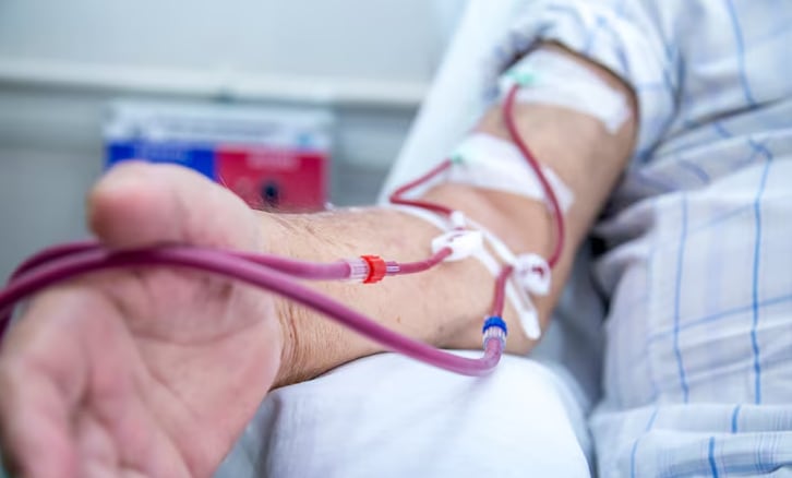 Los análisis de sangre midieron creatinina sérica, nitrógeno ureico en sangre (BUN) y cistatina C como indicadores de función renal (Freepik)
