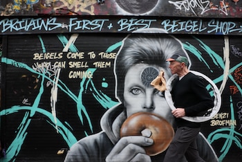 Mural de David Bowie ubicado