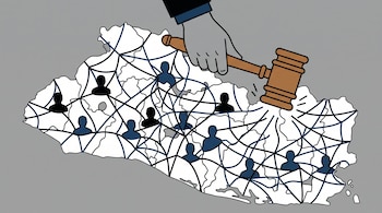 Mapa de El Salvador cubierto por una red con siluetas humanas y una mano que sostiene un mazo de madera.