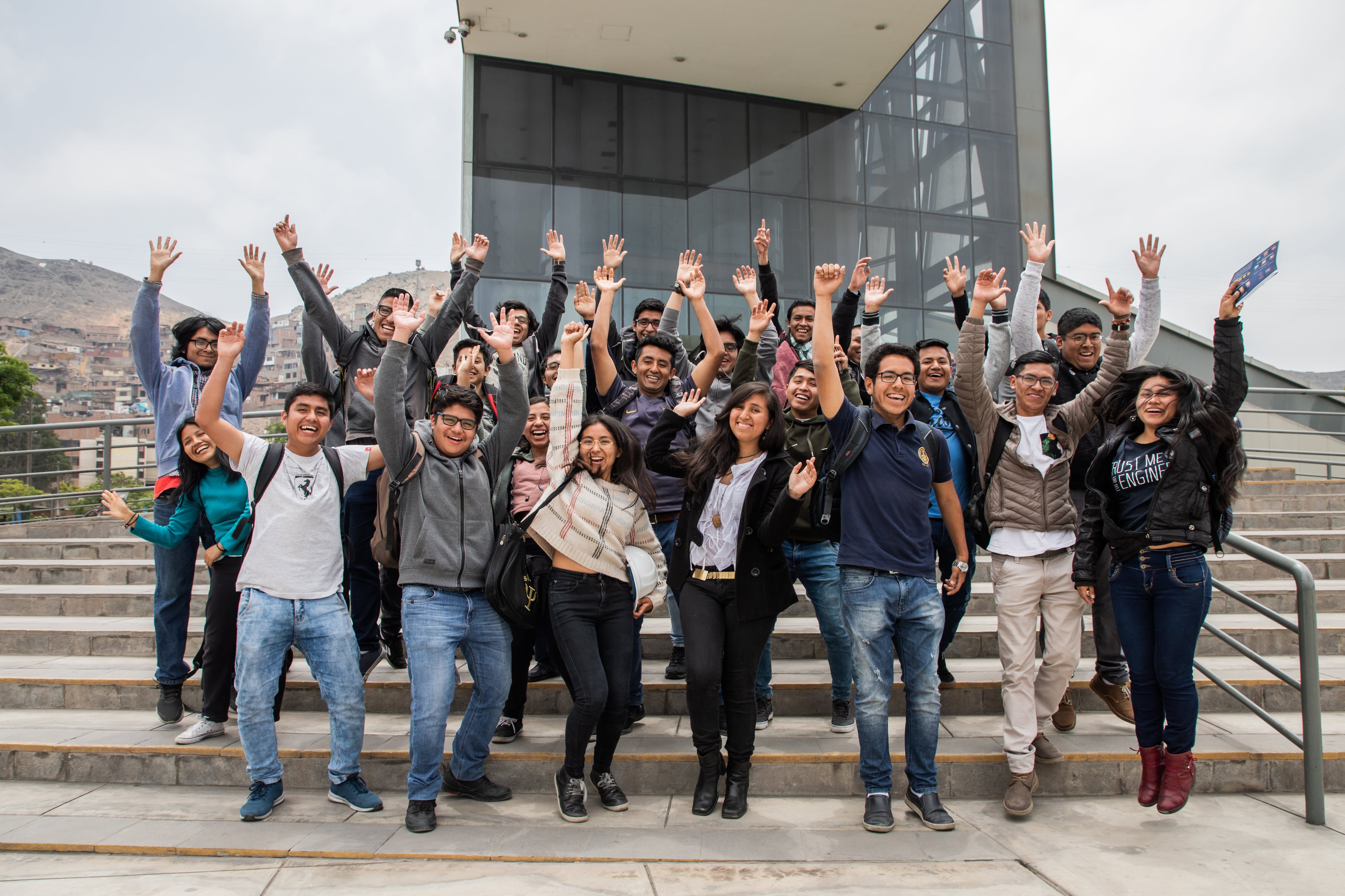 Pronabec distribuyó 8.000 becas entre 47 universidades públicas, facilitando mejores condiciones para miles de jóvenes peruanos.