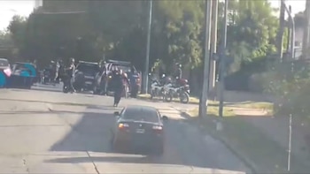 Uno de los agentes detuvo