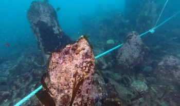 La formación pétrea yace a