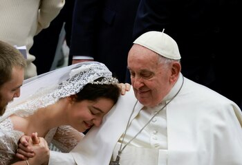 Una novia recién casada se