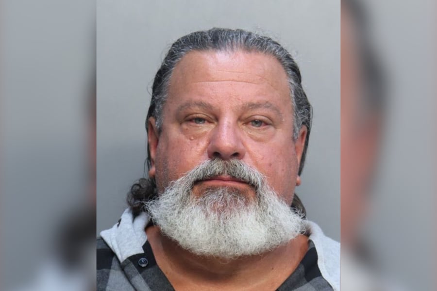 Manuel “Manny” Fernández, exteniente de Rescate de Bomberos de Miami-Dade, se declaró culpable de un cargo de voyeurismo mediante video en Florida (Miami-Dade County Corrections).