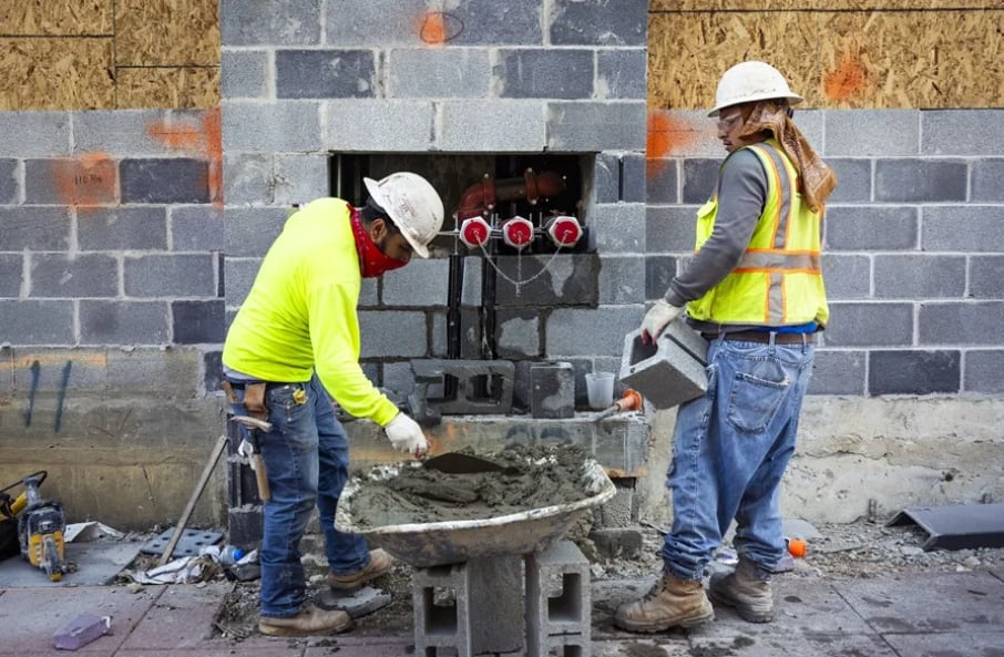 Trabajadores de la construcción, en una imagen de archivo. EFE/EPA/Jim Lo Scalzo