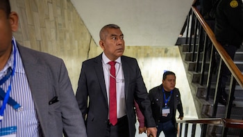 El fiscal general de Guatemala ordena la destitución de Rafael Curruchiche, tras disponer la disolución de la FECI