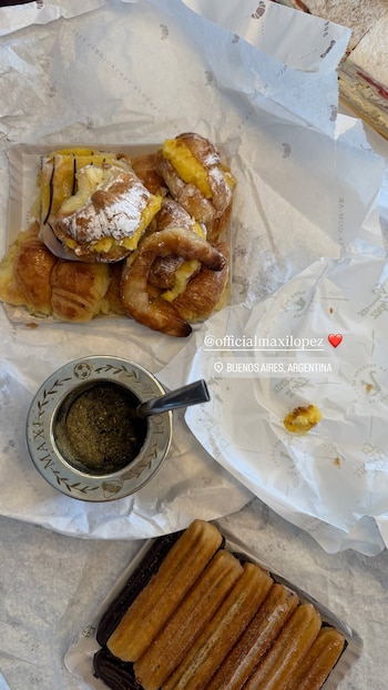 Un desayuno con mate y facturas simbolizó la bienvenida argentina que Maxi López preparó para Daniela y su familia ensamblada