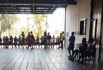 Los docentes en Cuba enfrentan trabas para cobrar su salario por la escasez de efectivo, las fallas de conexión y los cortes eléctricos. (Foto cortesía Yosmany Mayeta Labrada)