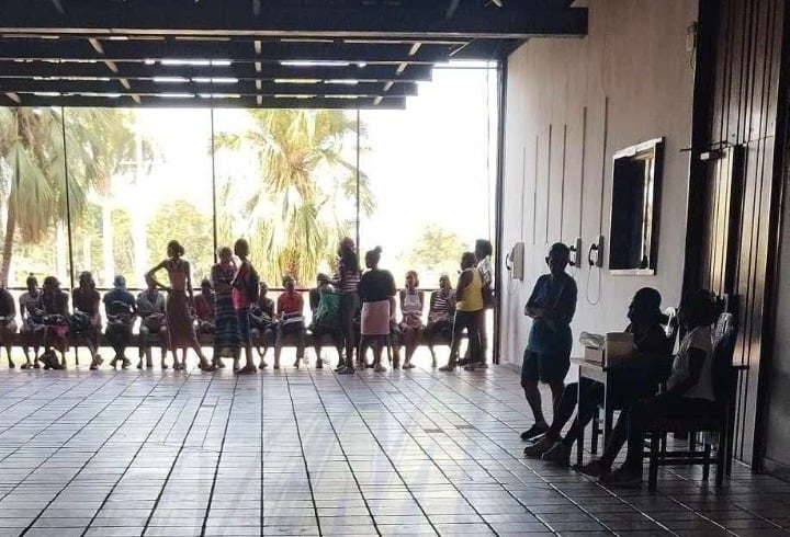 Los docentes en Cuba enfrentan trabas para cobrar su salario por la escasez de efectivo, las fallas de conexión y los cortes eléctricos. (Foto cortesía Yosmany Mayeta Labrada)