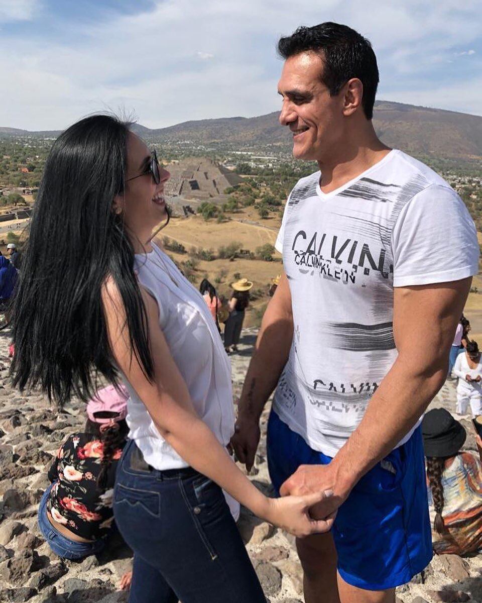 Alberto del Río con Reyna Quintero (Foto: Instagram/ @prideofmexico)