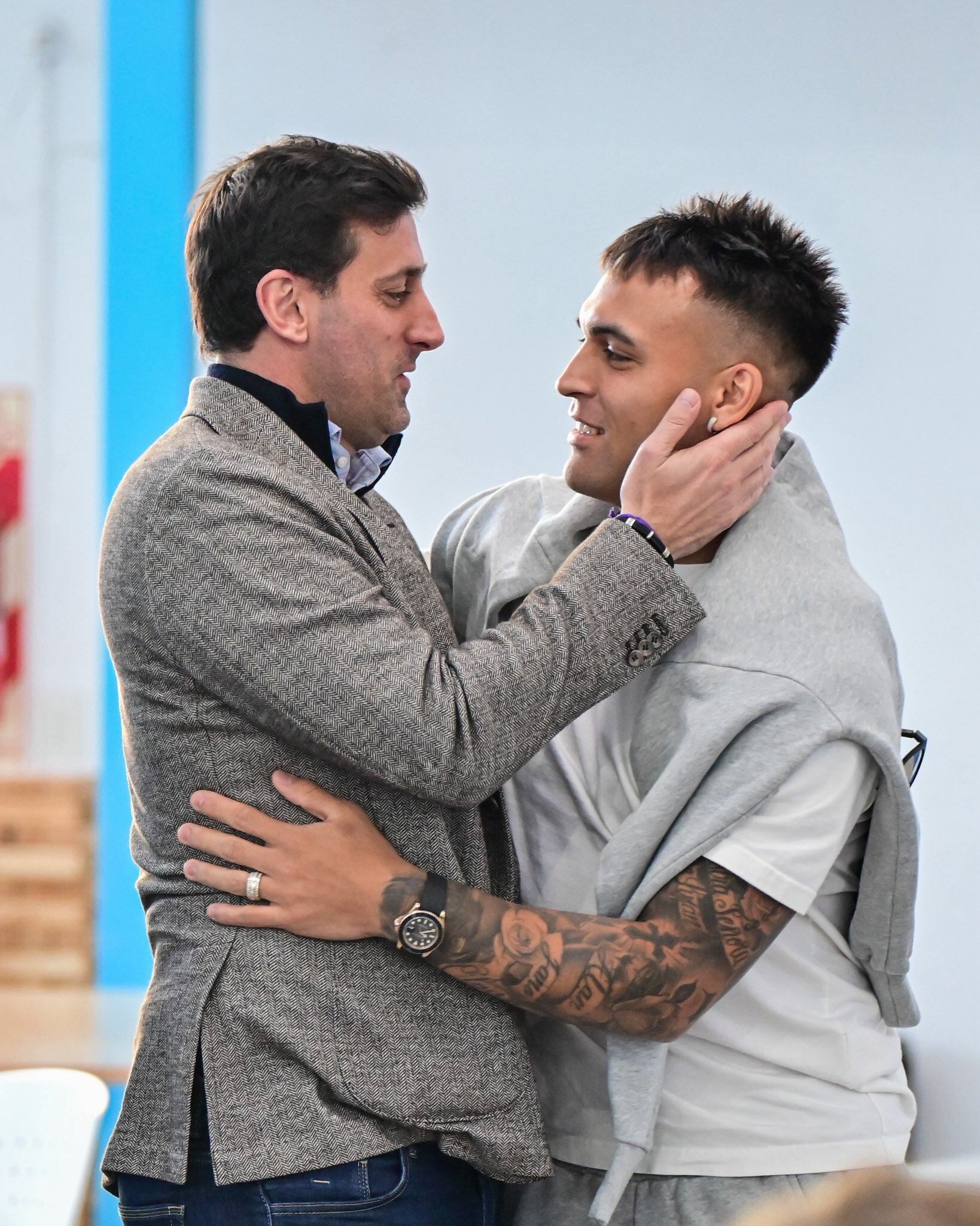 Lautaro Martínez fue recibido por Diego Milito, presidente de Racing (@RacingClub)