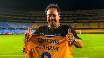 Tigres UANL felicita a Hugo Sánchez, quien debutó en su estadio hace 50 años