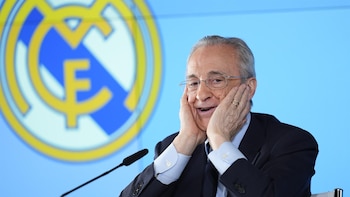 Florentino Pérez anuncia a Dumfries y promete "un galáctico total"