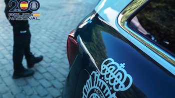 Investigan la muerte de dos