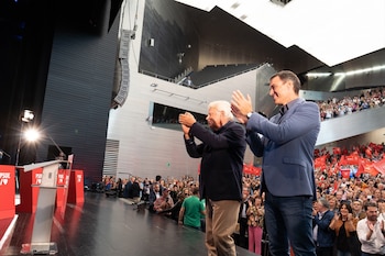 Pedro Sánchez y Felipe González en una imagen de archivo (Francisco J. Olmo / Europa Press)