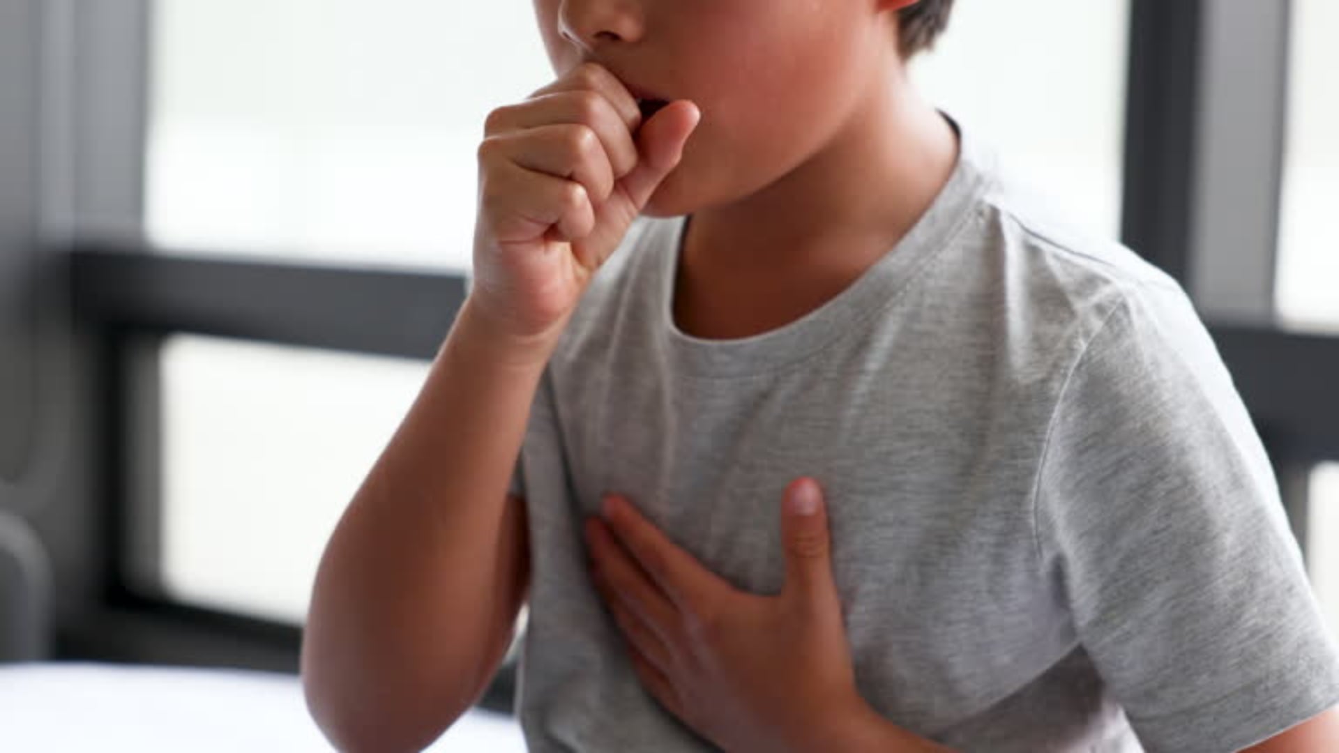 Tos, niño, enfermedad respiratoria - Perú - 22 de julio (iStock)