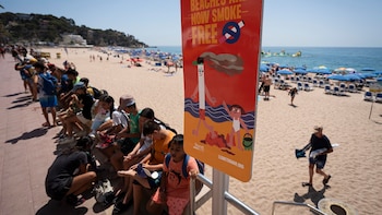 Las playas y piscinas que ya aplican la ley antitabaco: multas de hasta 1.800 euros por fumar y tirar colillas
