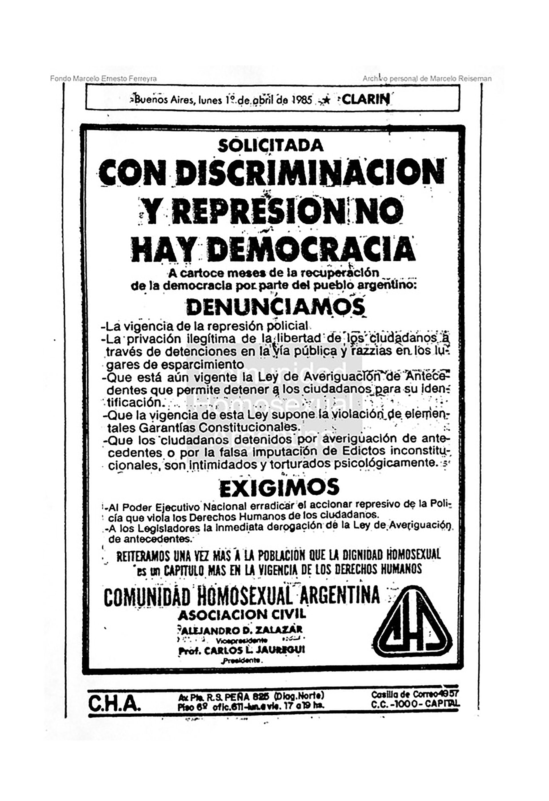 Solicitada de la CHA en el diario Clarín (1 de abril de 1985). Una pieza clave del activismo de Carlos Jáuregui que inscribió los derechos de la comunidad homosexual dentro de la agenda global de los derechos humanos en Argentina