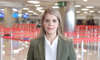 La presidenta Laura Fernández anunció el reforzamiento de la seguridad en el Aeropuerto Internacional Juan Santamaría durante una sesión de Fuerza Élite realizada en esa terminal aérea. Crédito: Presidencia de la República