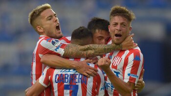 Unión derrotó a Emelec en Ecuador y se clasificó a los octavos de final de la Copa Sudamericana