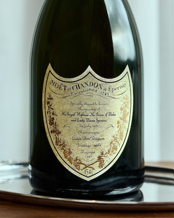 Detalle de la botella Dom