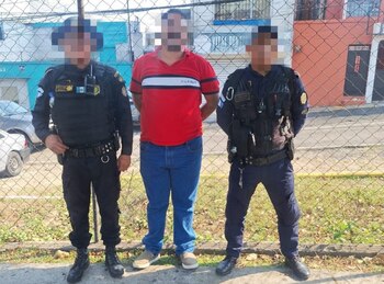 La entrega de un ciudadano salvadoreño por extorsión agravada refuerza la cooperación judicial entre Guatemala y El Salvador./(Policía Nacional Civil de Guatemala)