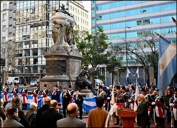 Un acto de homenaje frente