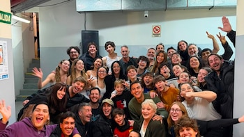 Oriana Sabatini, Paulo Dybala, Catherine Fulop y Ova fueron al teatro a ver Billy Elliot