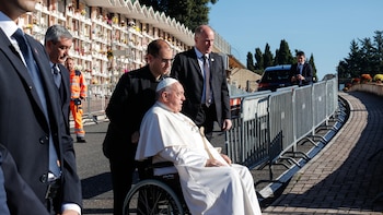 El papa rezó por los