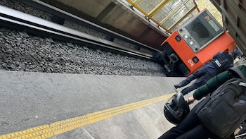 Una persona presuntamente se arrojó