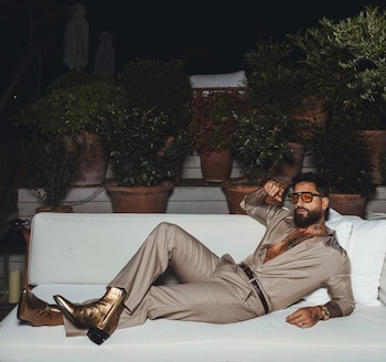 El artista mostro su outfit y recibió gran cantidad de elogios por su estilo - crédito Maluma / Instagram