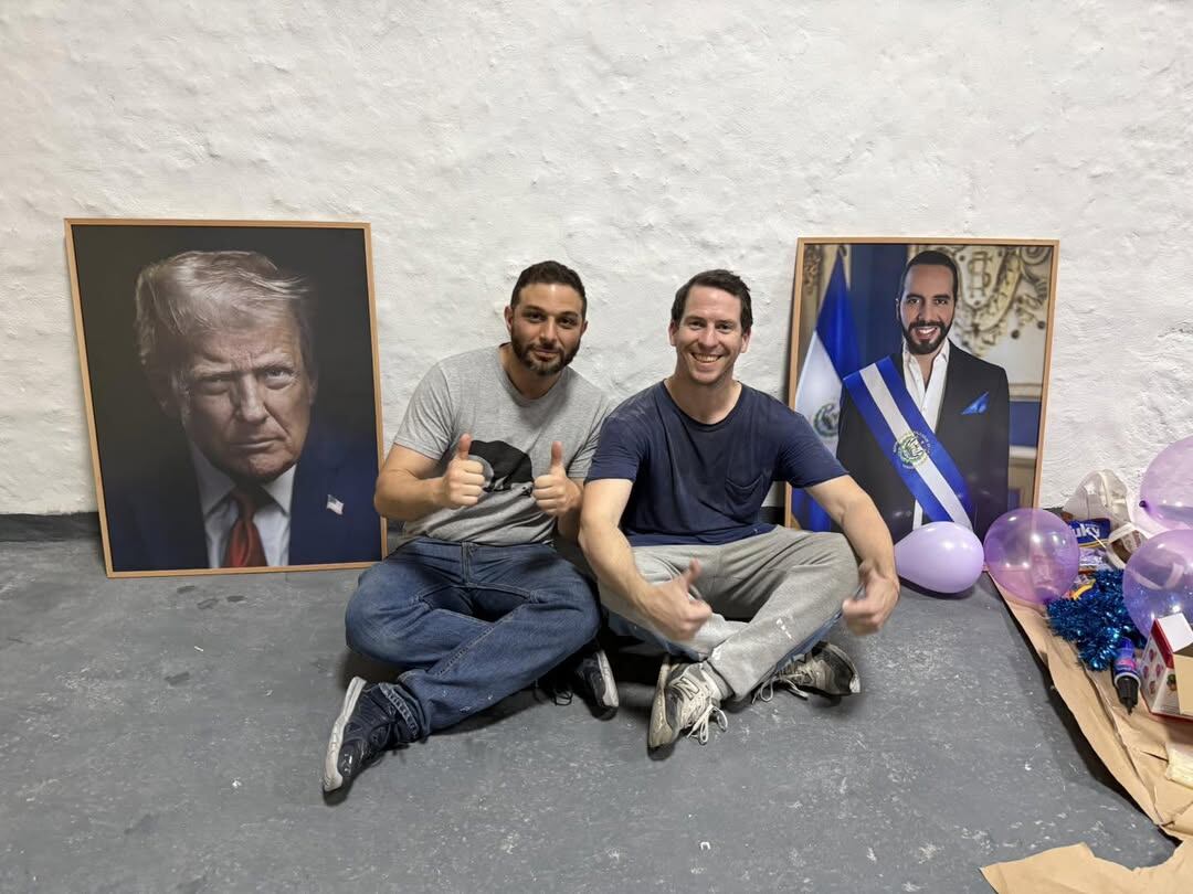 Nicolás Quintana, referente de La Libertad Avanza Uruguay, en el nuevo local (@nicoquintanauy1)