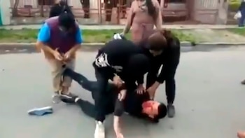 “Déjenme, por favor. Ya devolví