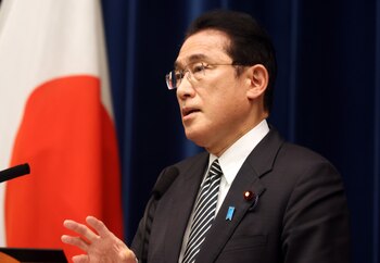 El primer ministro japonés, Fumio