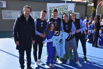 Varios deportistas del Club Atlético Belgrano y el Club Atlético Talleres visitaron la institución académica (Escuela Paritaria Bilingüe Bicultural Dante Alighieri)