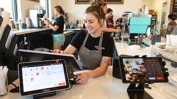 El café sabe mejor con tecnología: la inteligencia artificial ya tocó la bebida más famosa del mundo