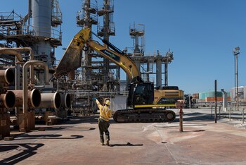 Decenas de personas trabajan allí