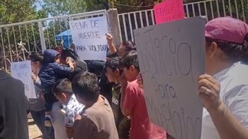 Texto alternativo: Vecinos buscan justicia por mano propia tras el asesinato de la niña Madeleine Martínez Olivas.