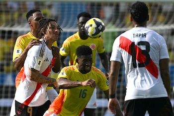 Con la mirada fija en el Mundial, Perú se prepara para enfrentar a Colombia en un partido clave por las eliminatorias.