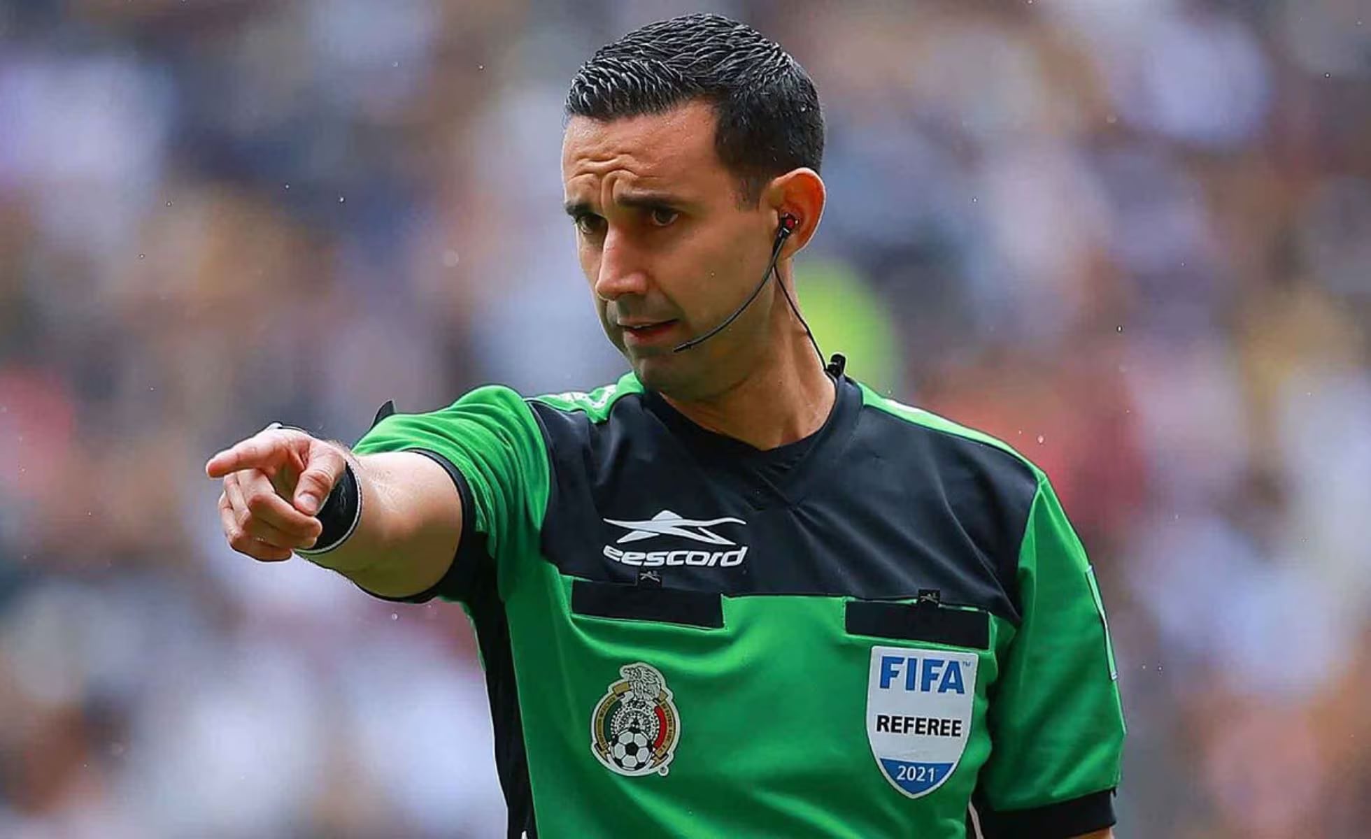 Él es César Ramos, el árbitro central mexicano para el partido entre Irán y Nueva Zelanda por la primera fecha de la Copa del Mundo - crédito Reuters