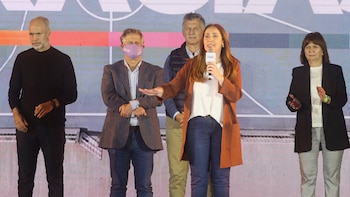 María Eugenia Vidal junto a